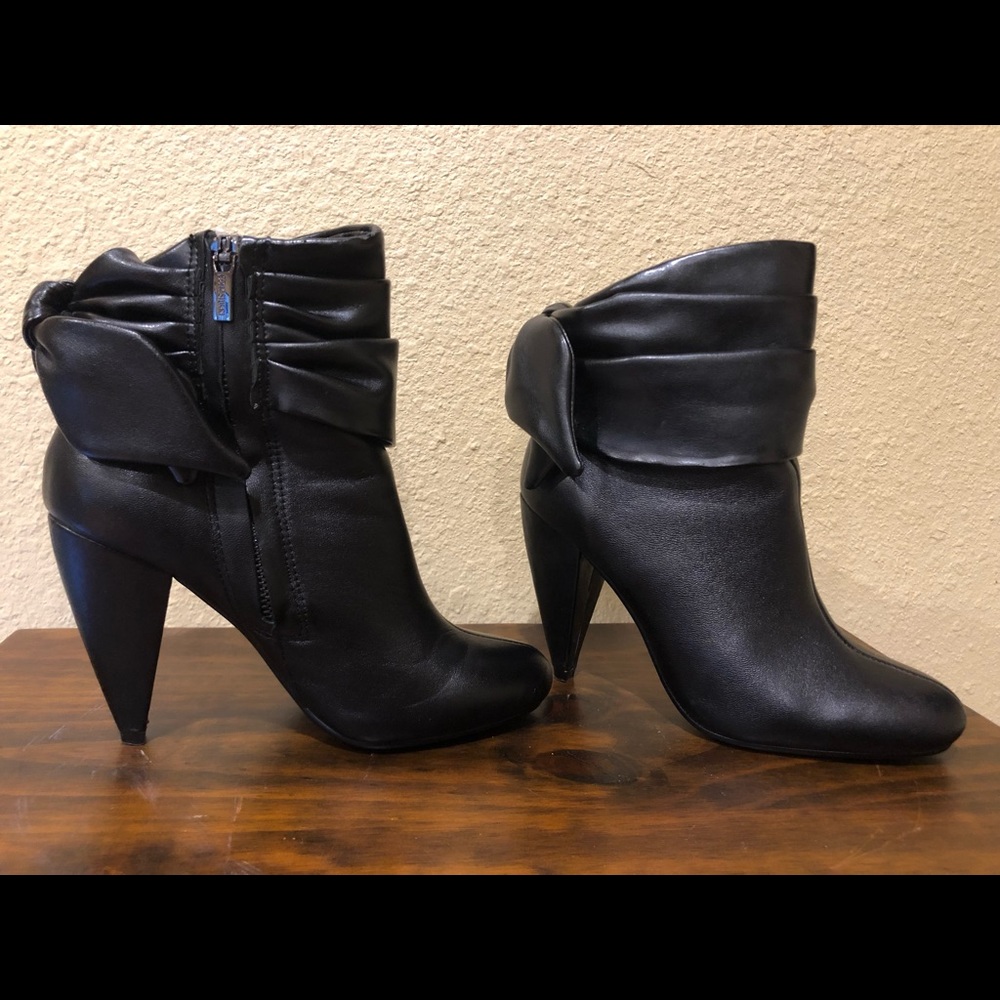 Colin Stuart black ankle booties size 7